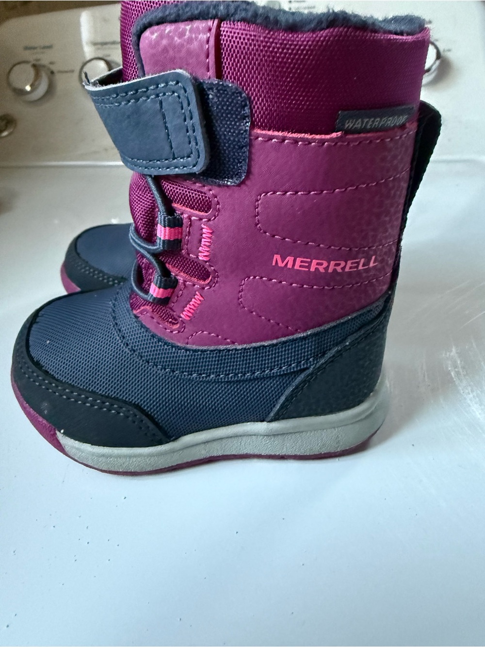 Merrell Toddler Snowboot size 4
